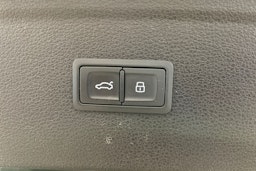 Musta Audi Q5 2020 kuva 16.