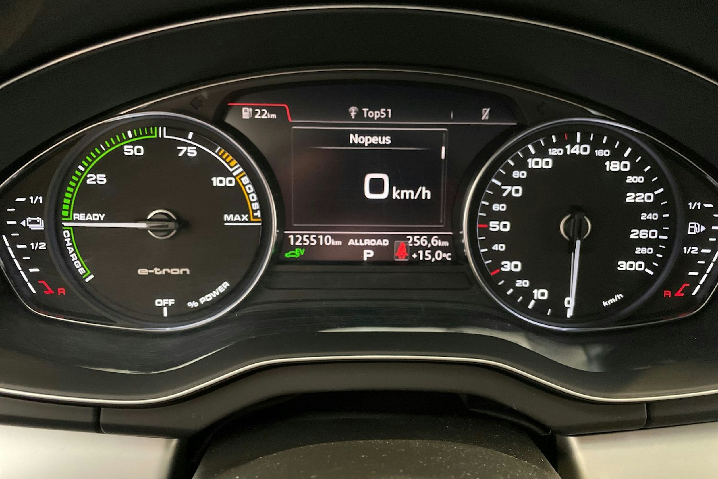 Musta Audi Q5 2020 kuva 23.
