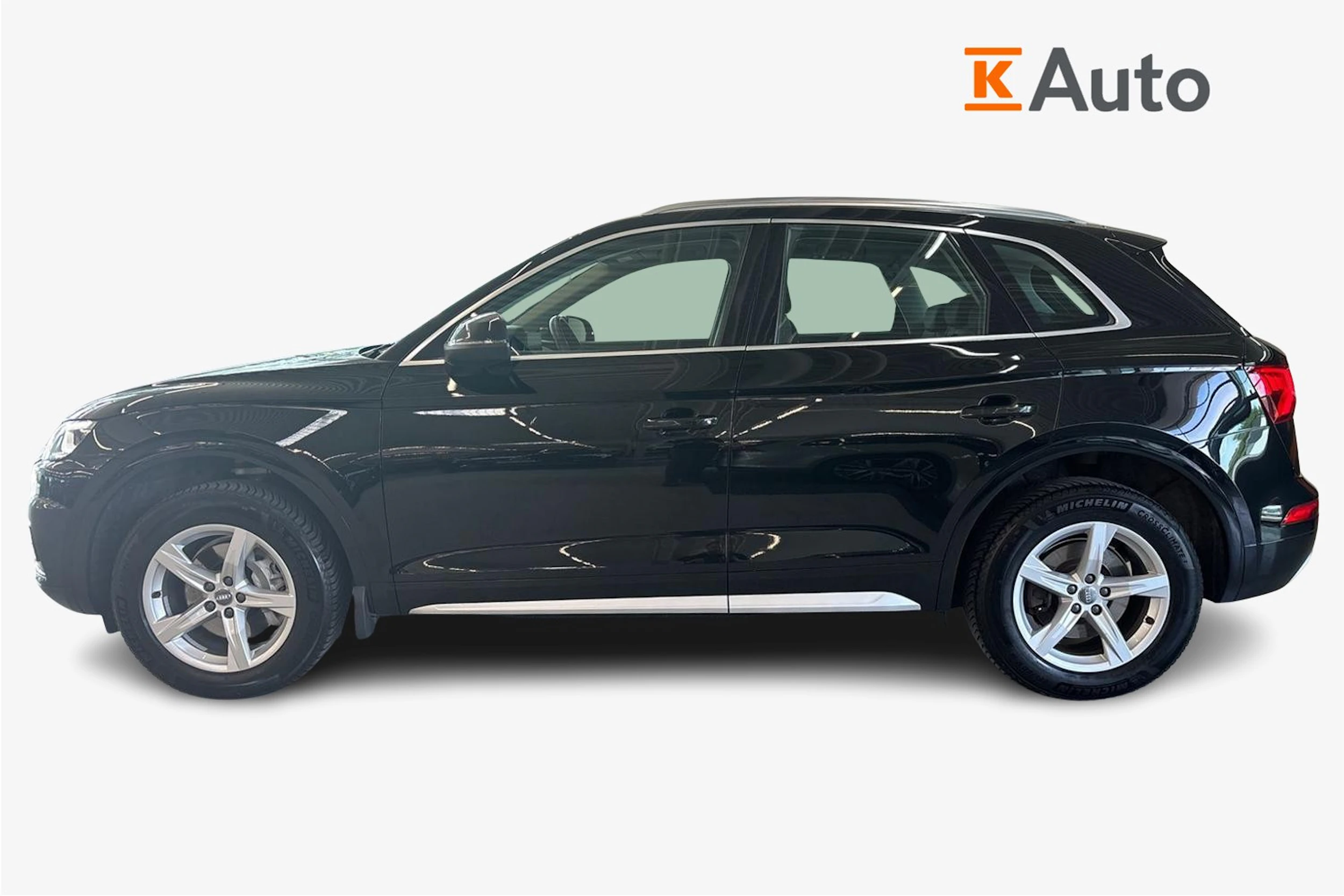 Musta Audi Q5 2020 kuva 5.