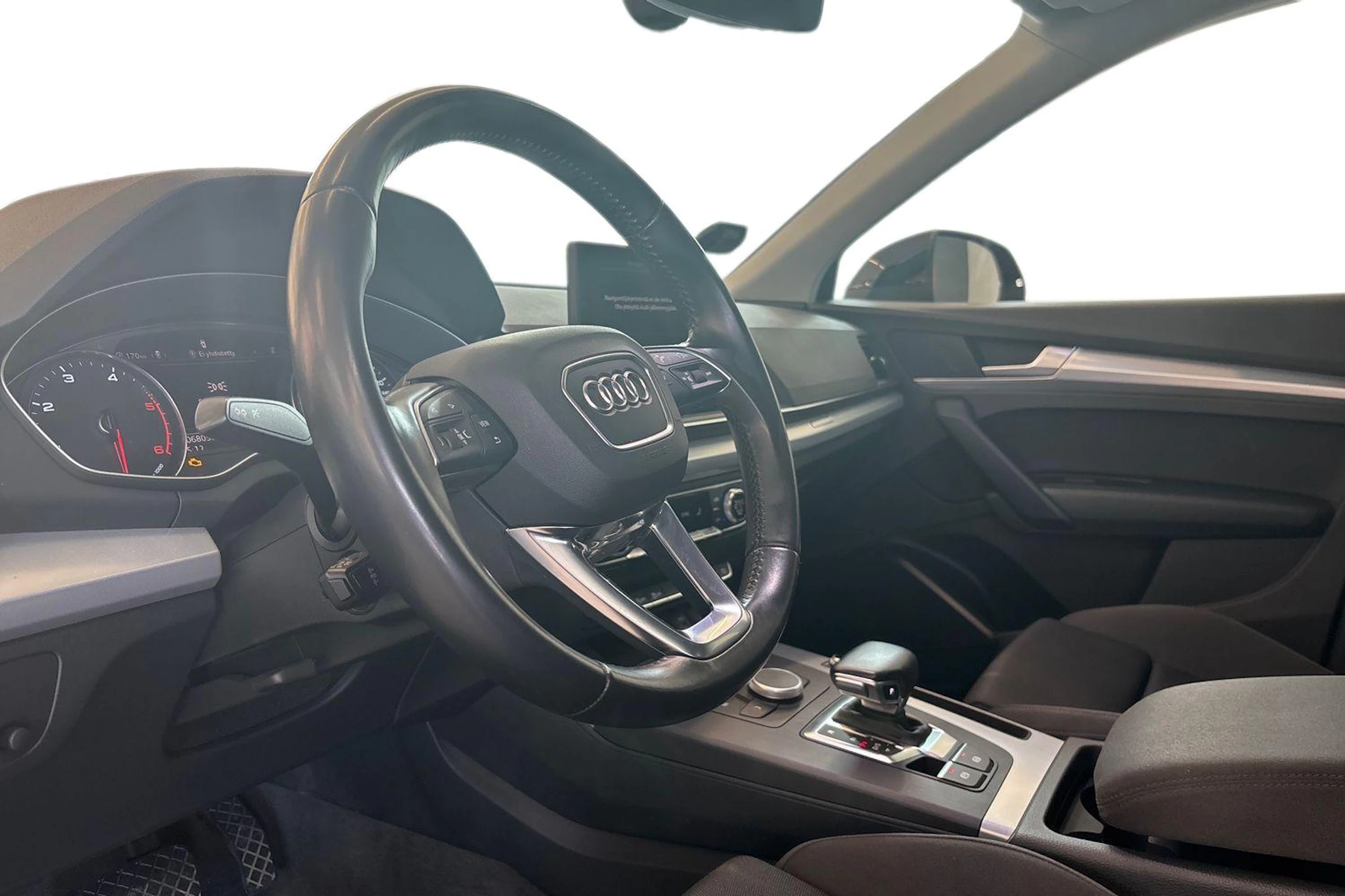 Musta Audi Q5 2020 kuva 6.