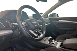 Musta Audi Q5 2020 kuva 6.