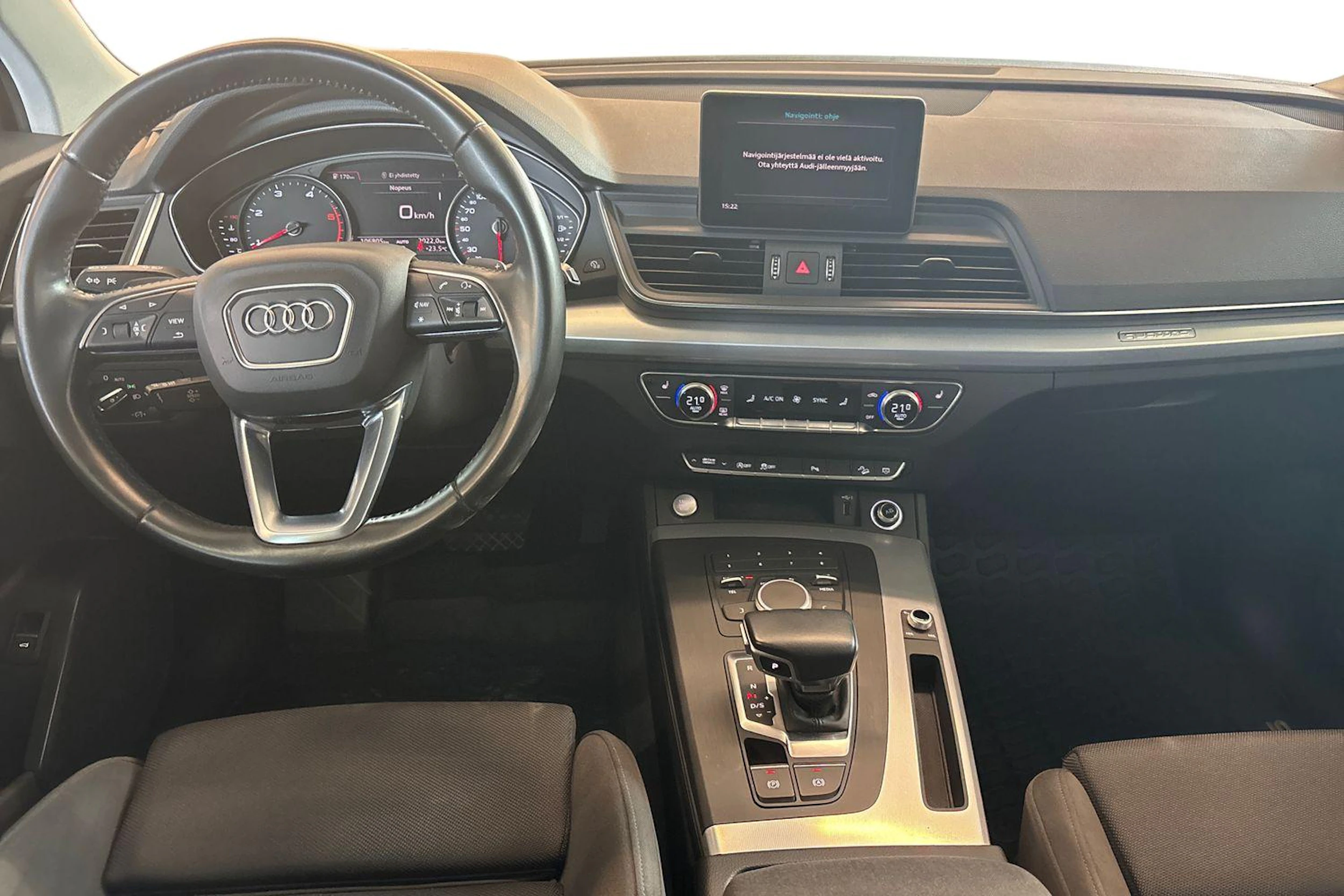 Musta Audi Q5 2020 kuva 7.
