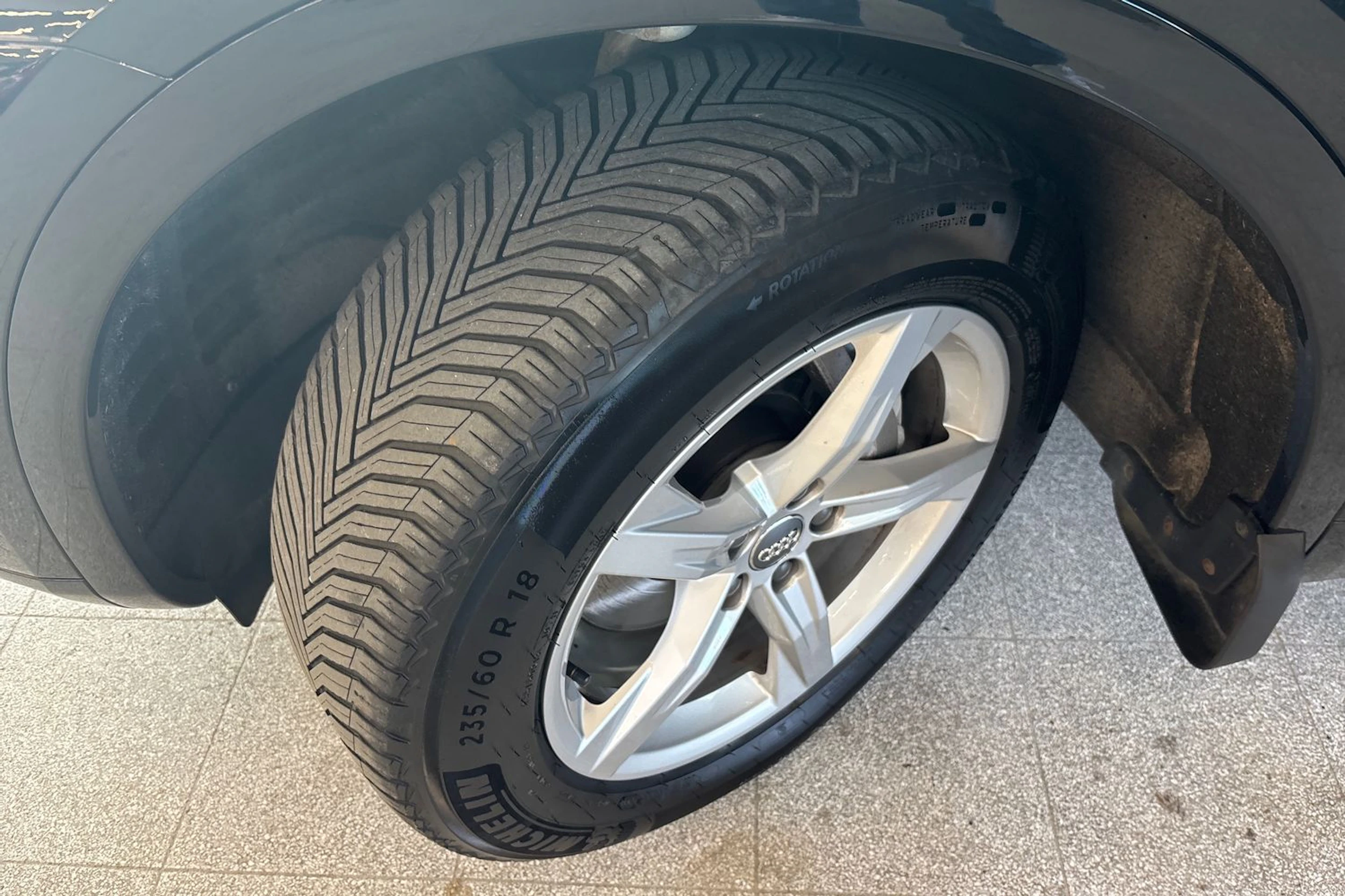 Musta Audi Q5 2020 kuva 10.