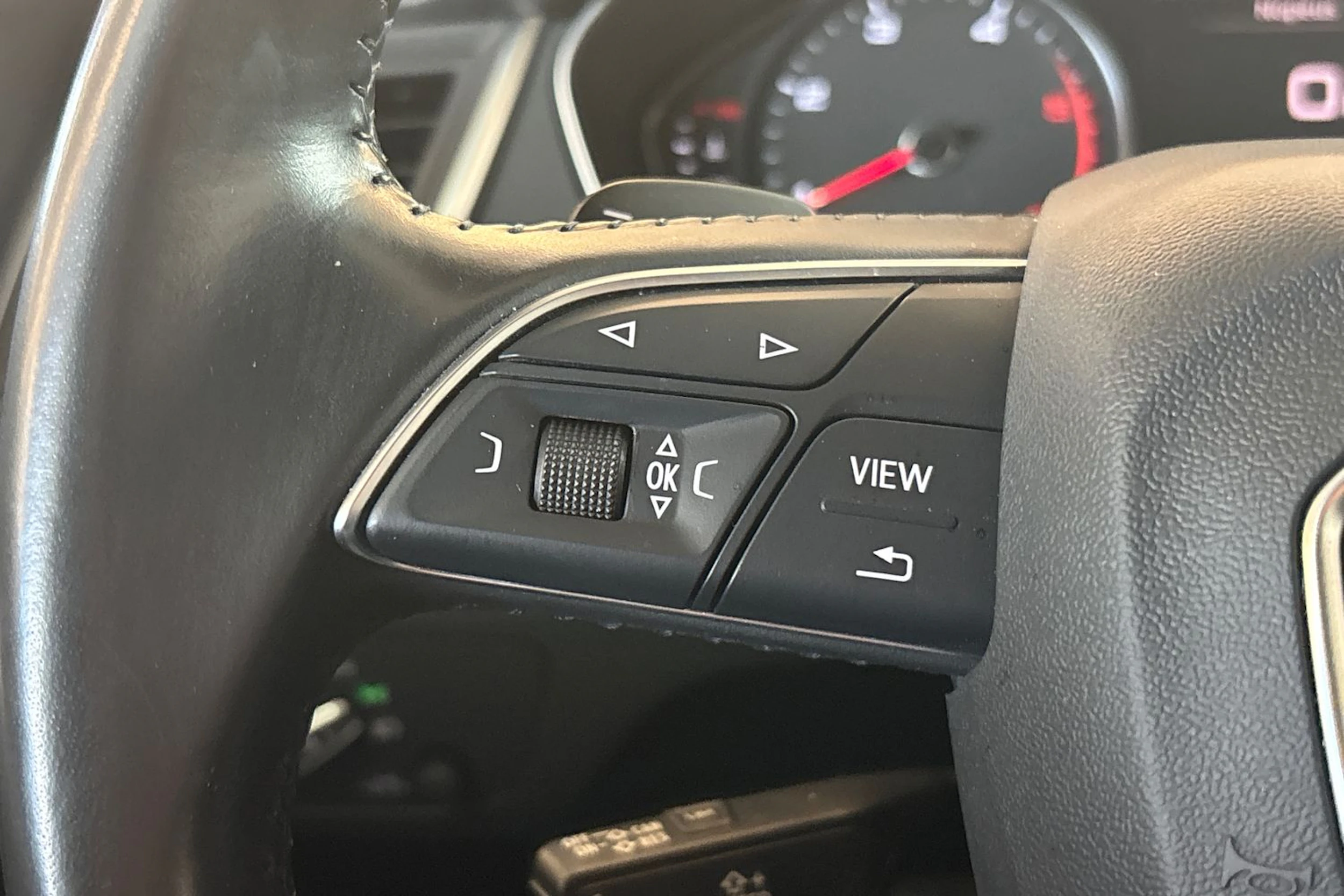 Musta Audi Q5 2020 kuva 13.