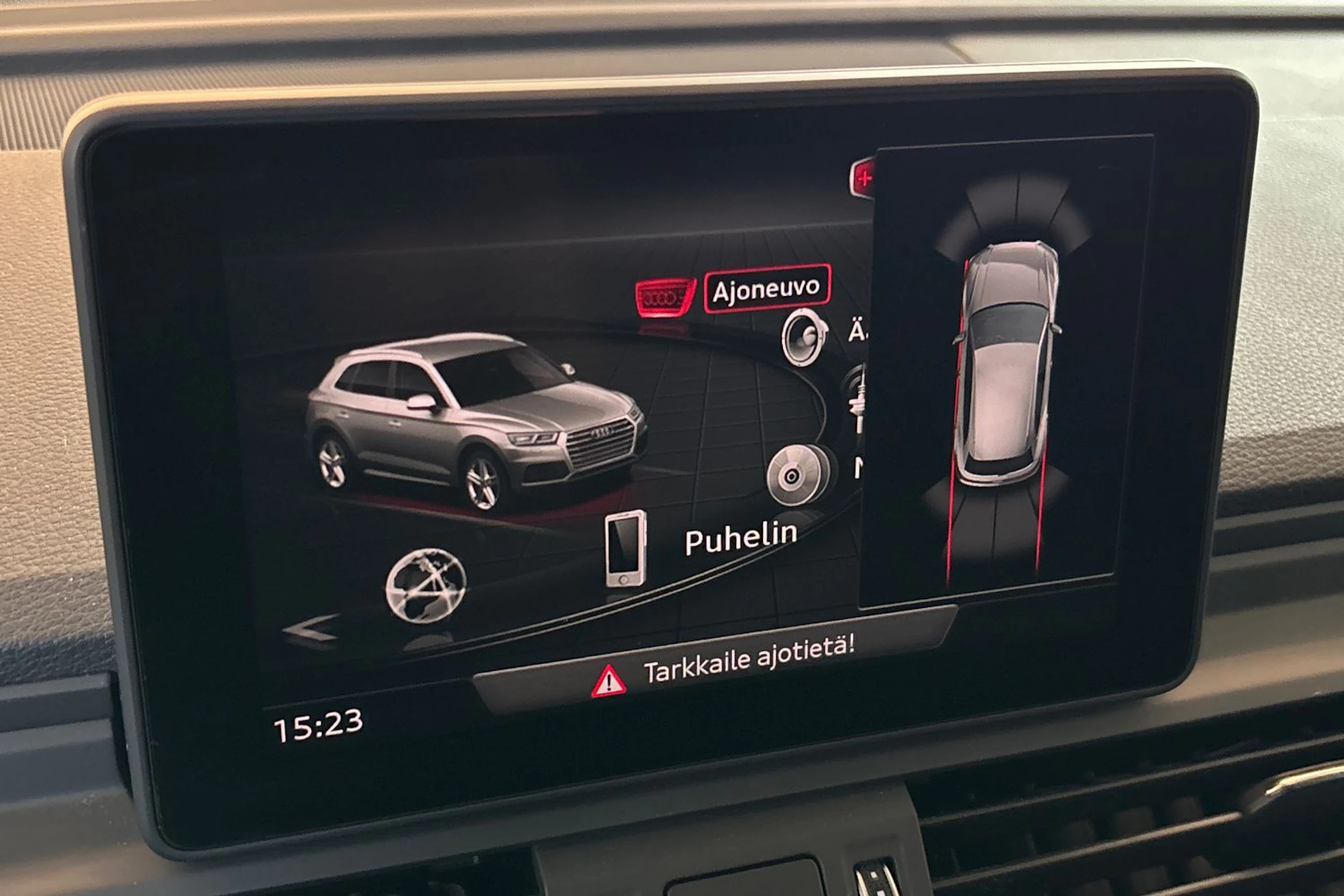 Musta Audi Q5 2020 kuva 15.