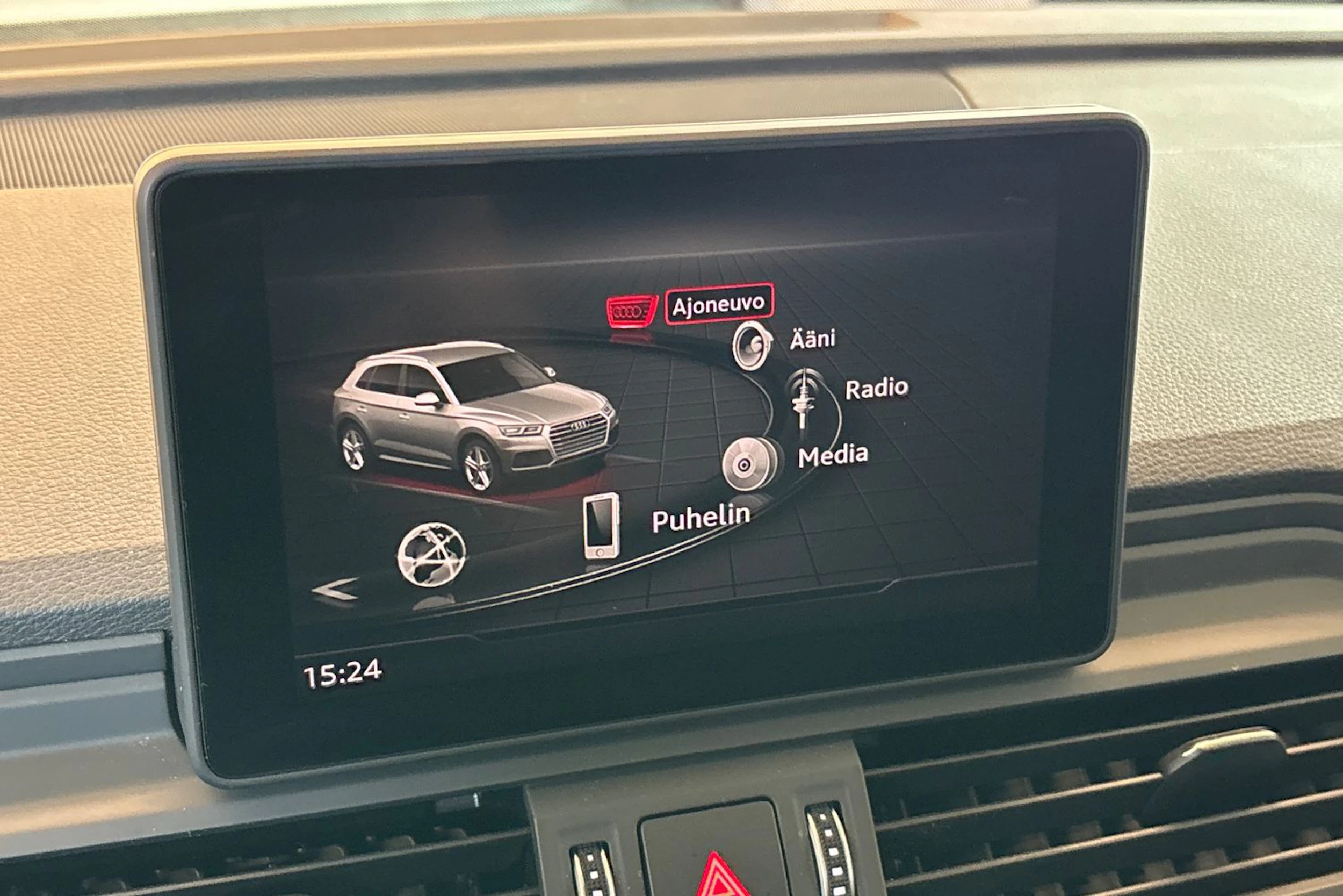 Musta Audi Q5 2020 kuva 16.
