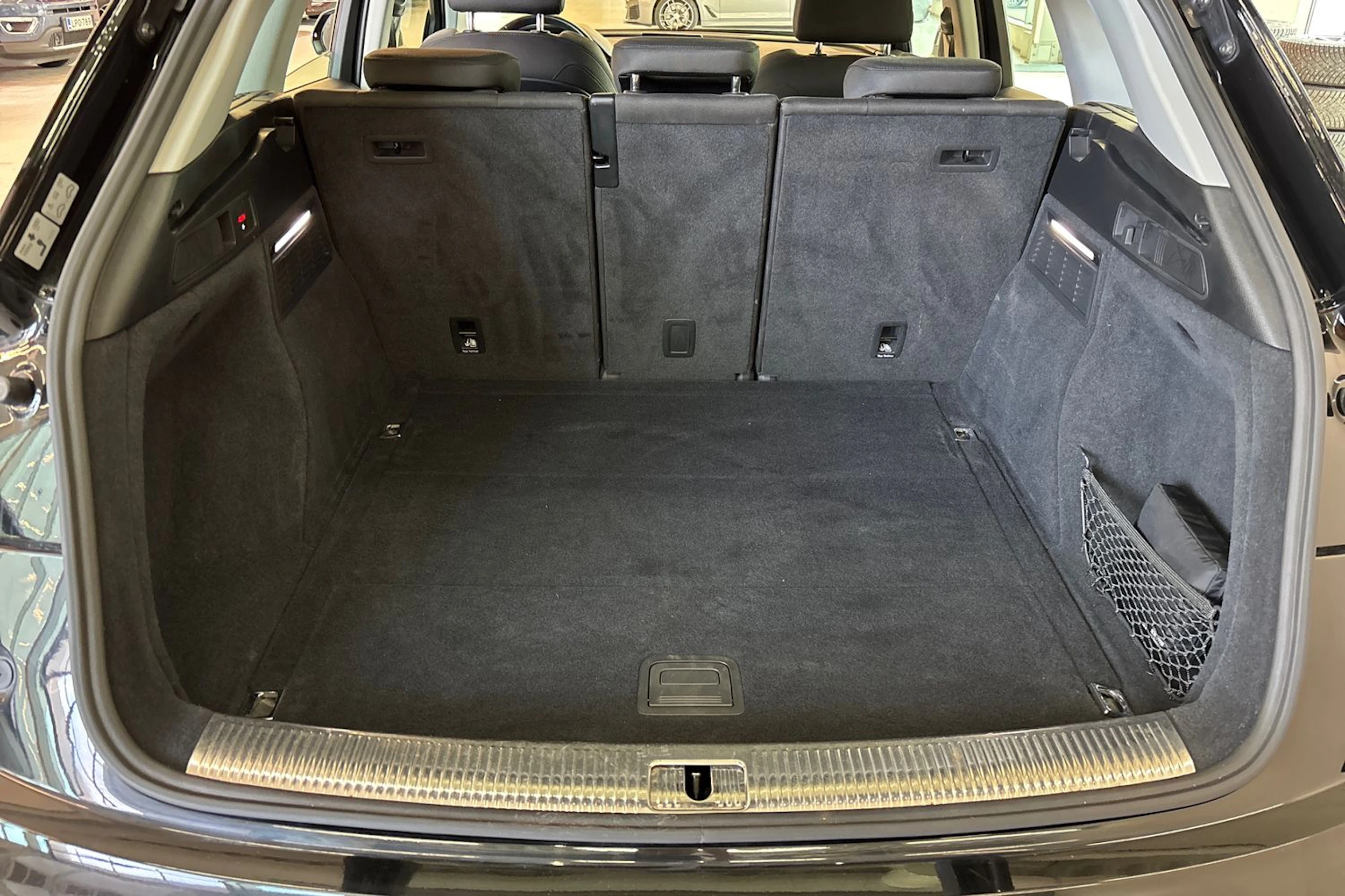 Musta Audi Q5 2020 kuva 21.