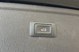 Musta Audi Q5 2020 kuva 23.