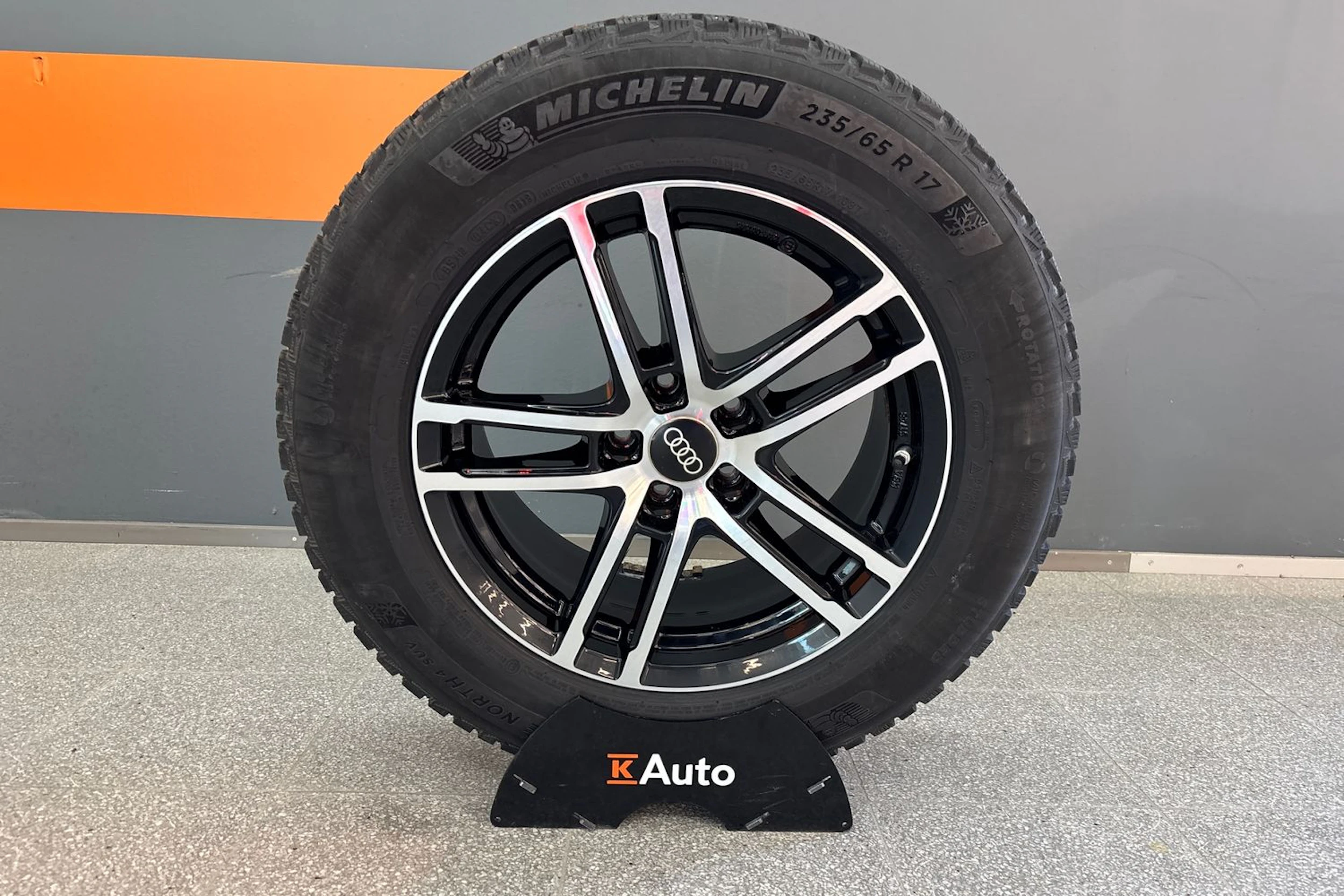 Musta Audi Q5 2020 kuva 24.
