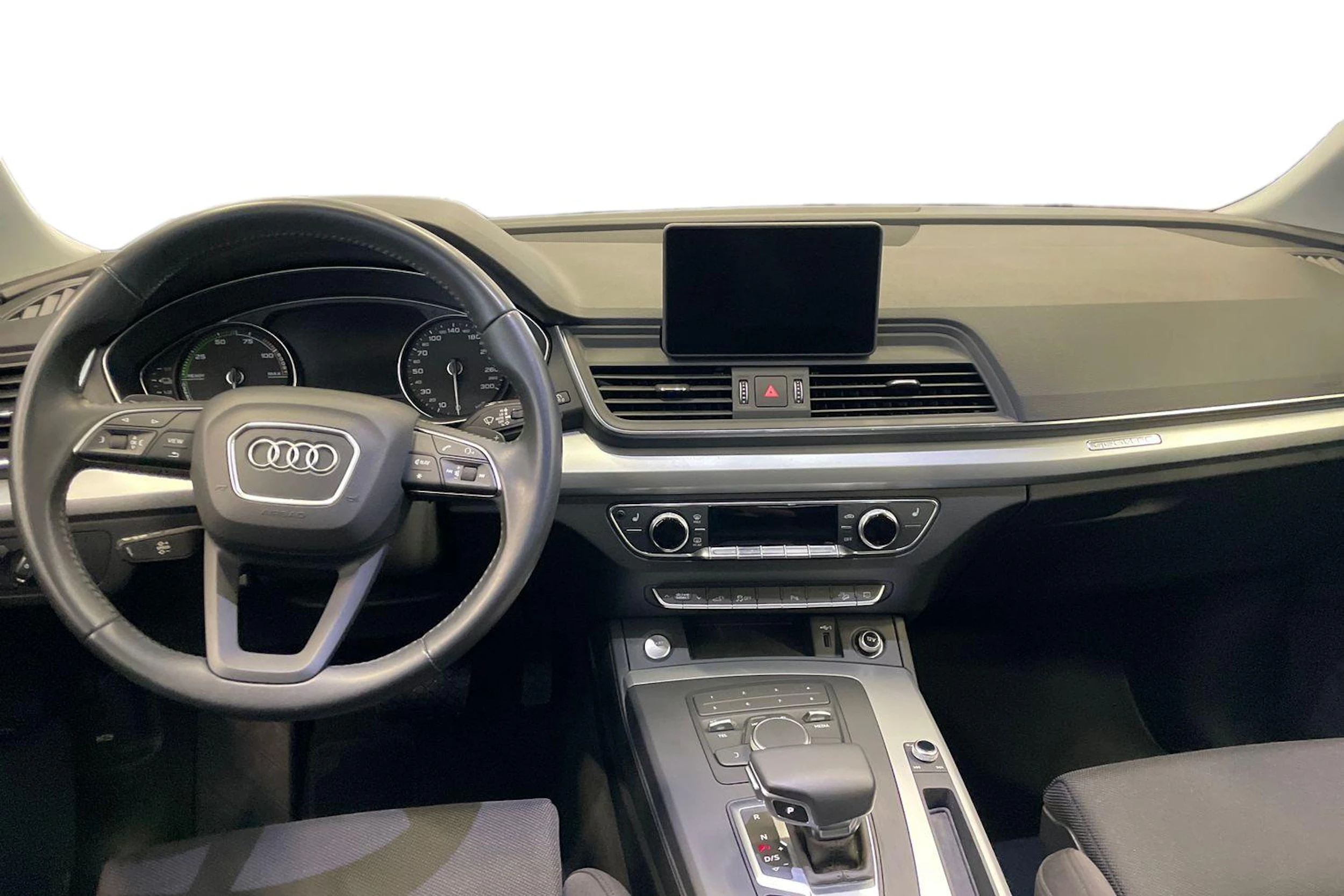 Valkoinen Audi Q5 2020 kuva 9.