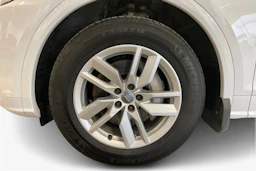 Valkoinen Audi Q5 2020 kuva 12.