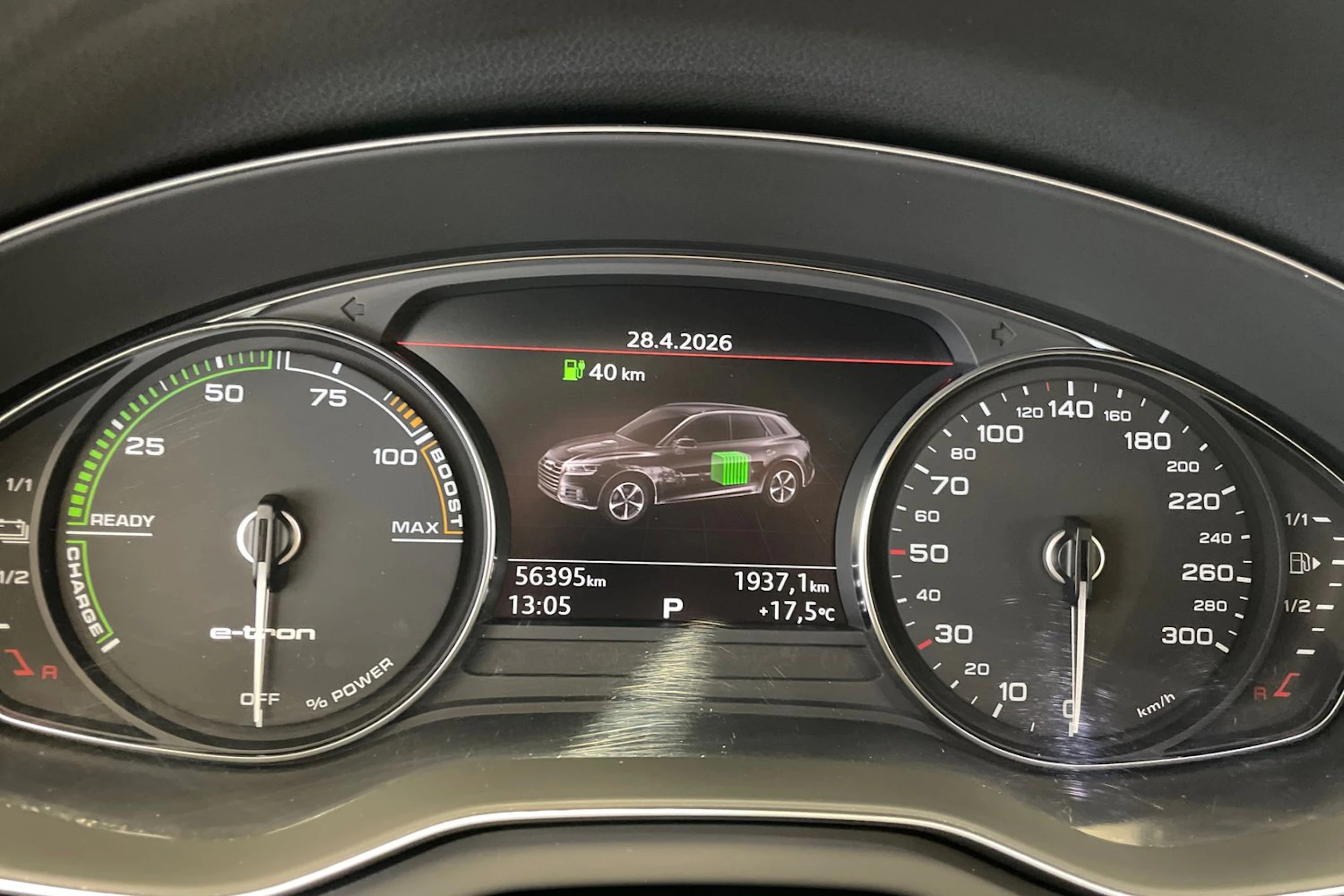 Valkoinen Audi Q5 2020 kuva 15.