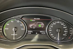 Valkoinen Audi Q5 2020 kuva 15.