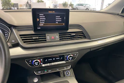 Valkoinen Audi Q5 2020 kuva 16.