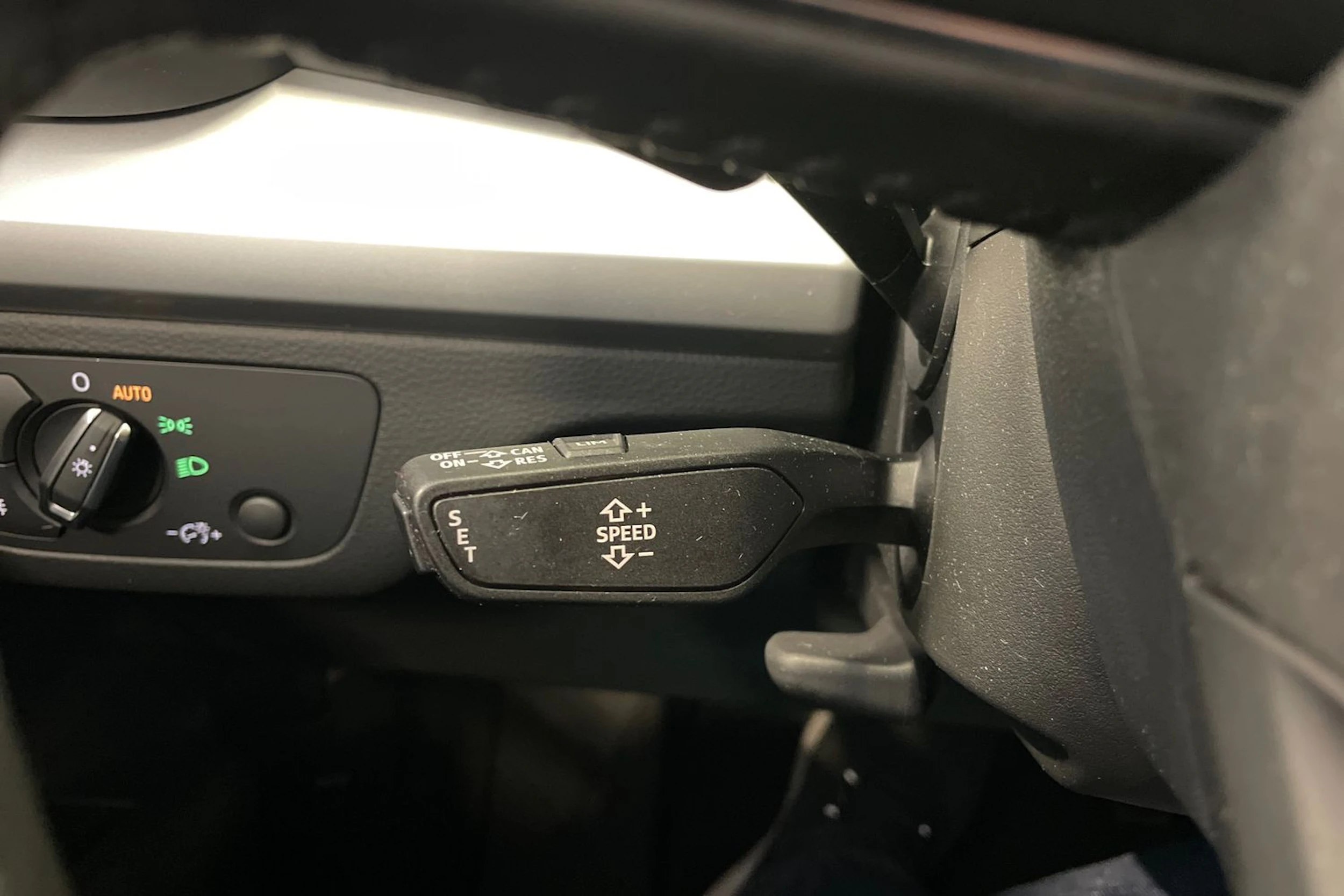 Valkoinen Audi Q5 2020 kuva 17.