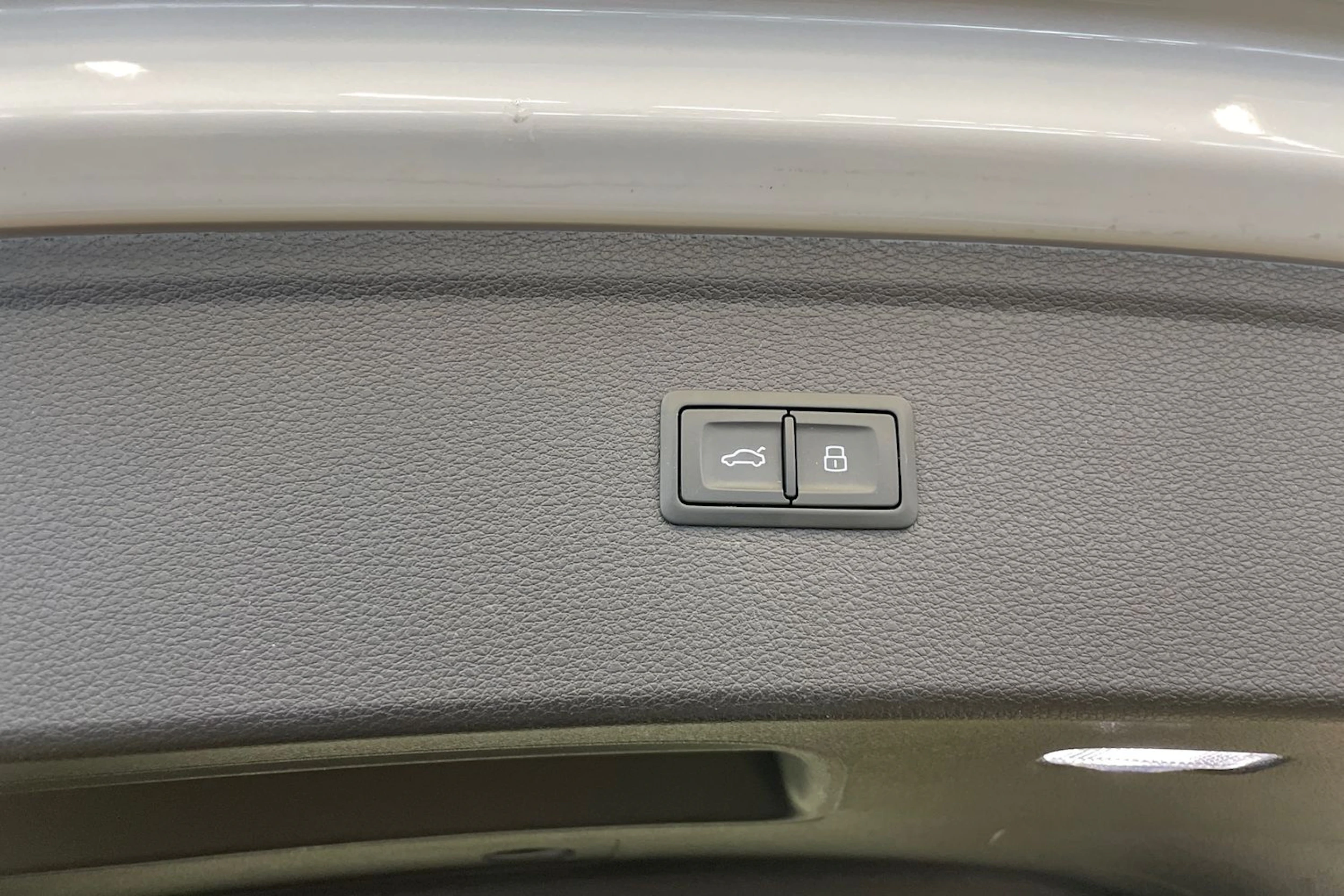 Valkoinen Audi Q5 2020 kuva 19.