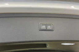 Valkoinen Audi Q5 2020 kuva 19.