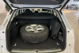Valkoinen Audi Q5 2020 kuva 20.