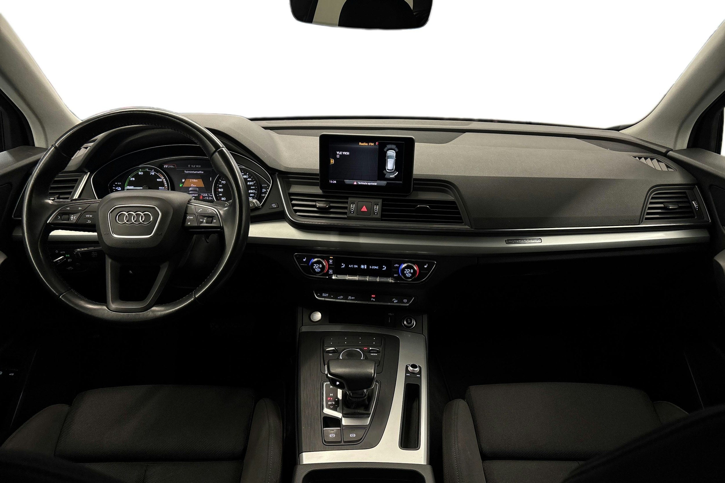 musta Audi Q5 2020 kuva 9.