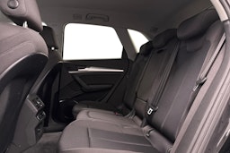 musta Audi Q5 2020 kuva 10.