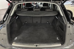 musta Audi Q5 2020 kuva 14.