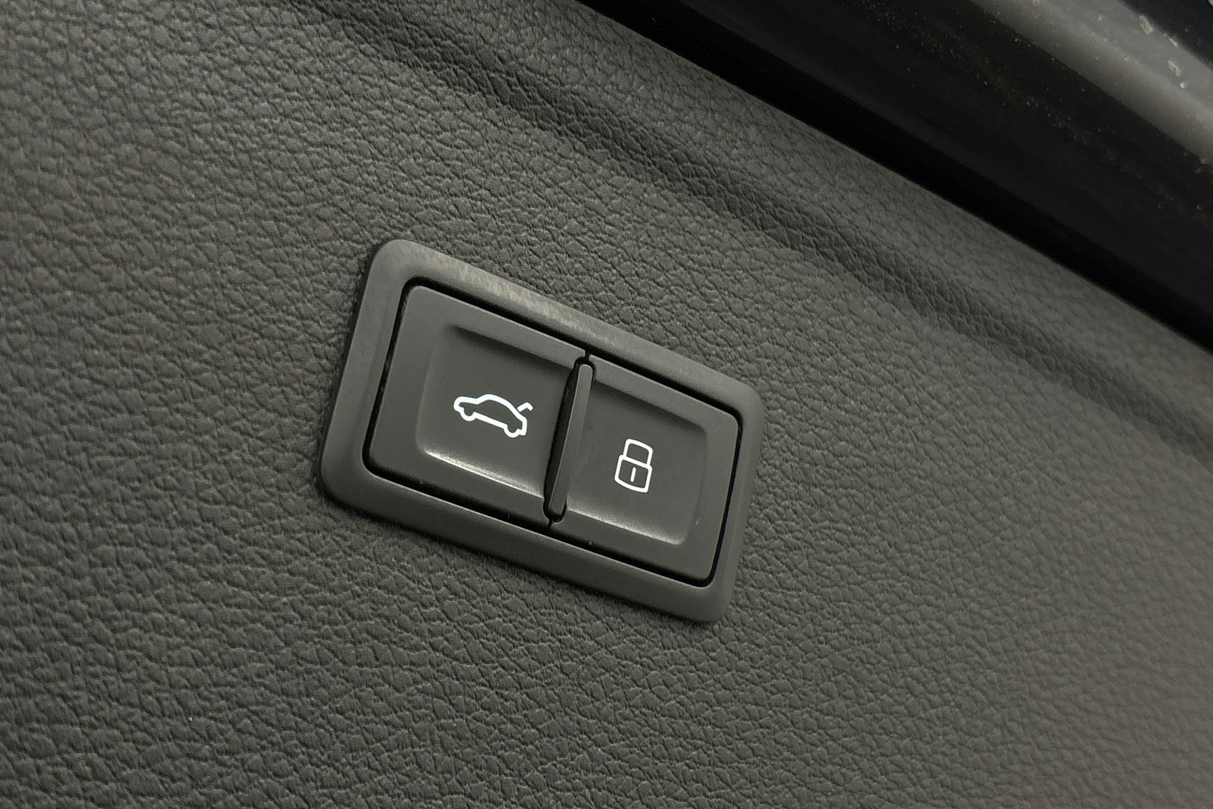 musta Audi Q5 2020 kuva 15.