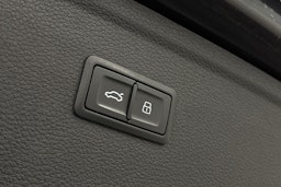 musta Audi Q5 2020 kuva 15.