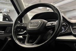 musta Audi Q5 2020 kuva 19.