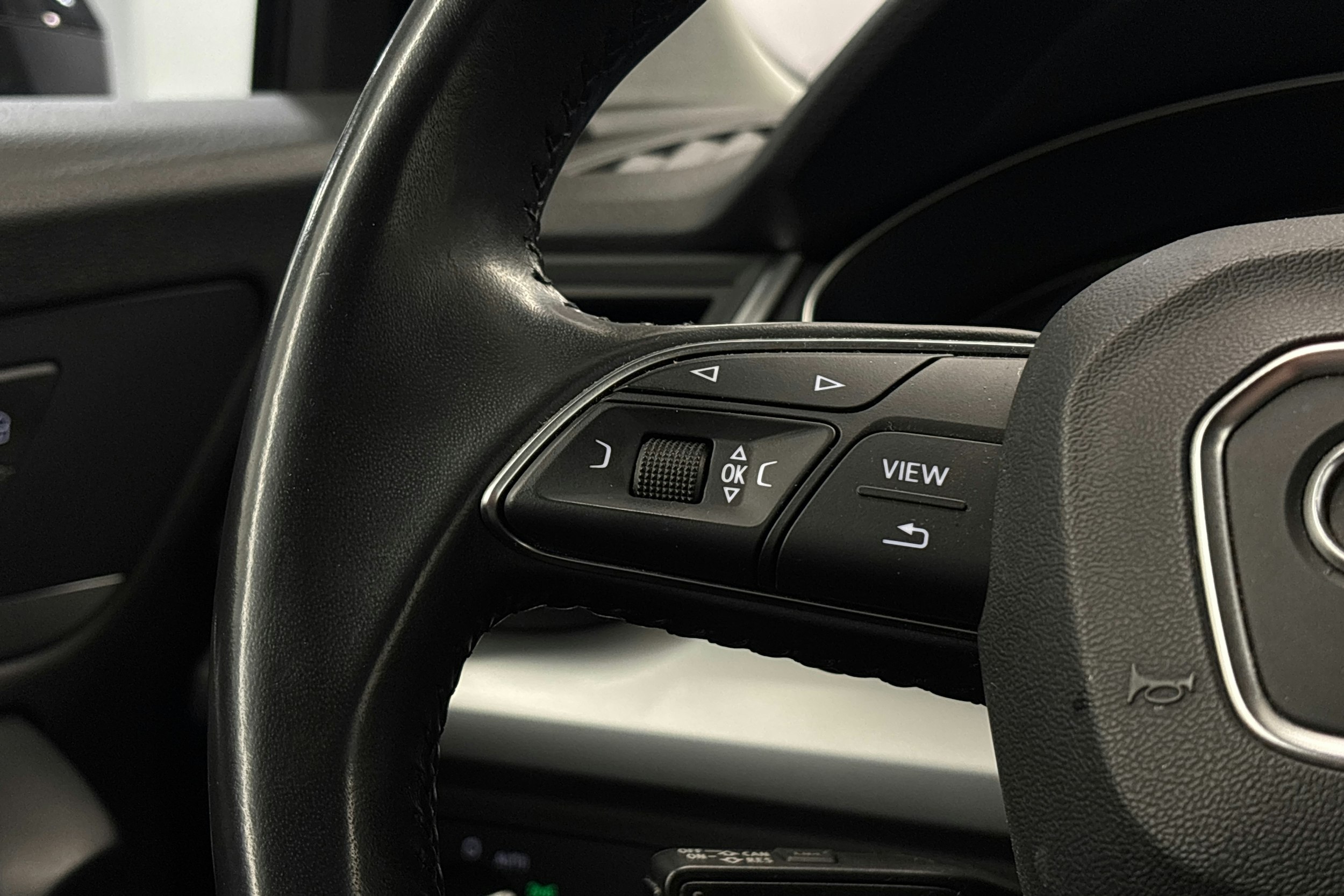 musta Audi Q5 2020 kuva 20.