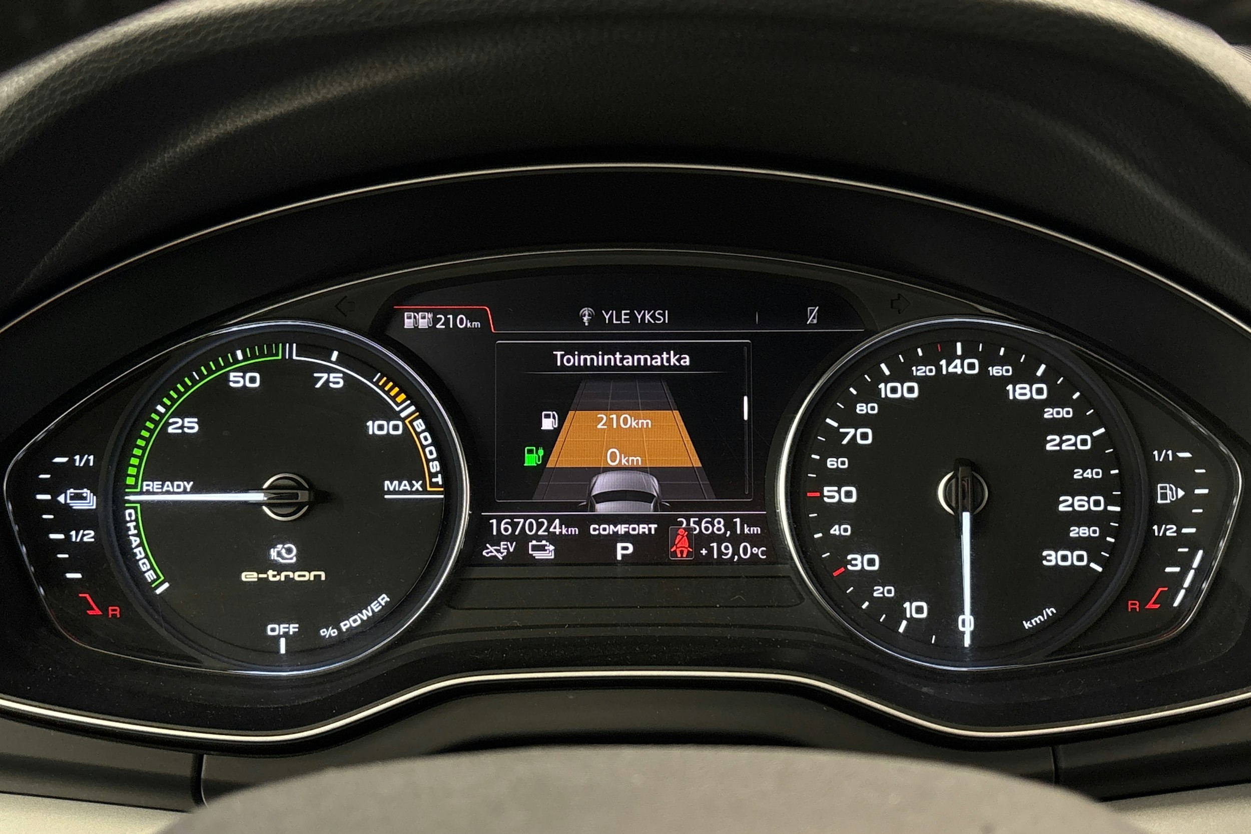 musta Audi Q5 2020 kuva 23.