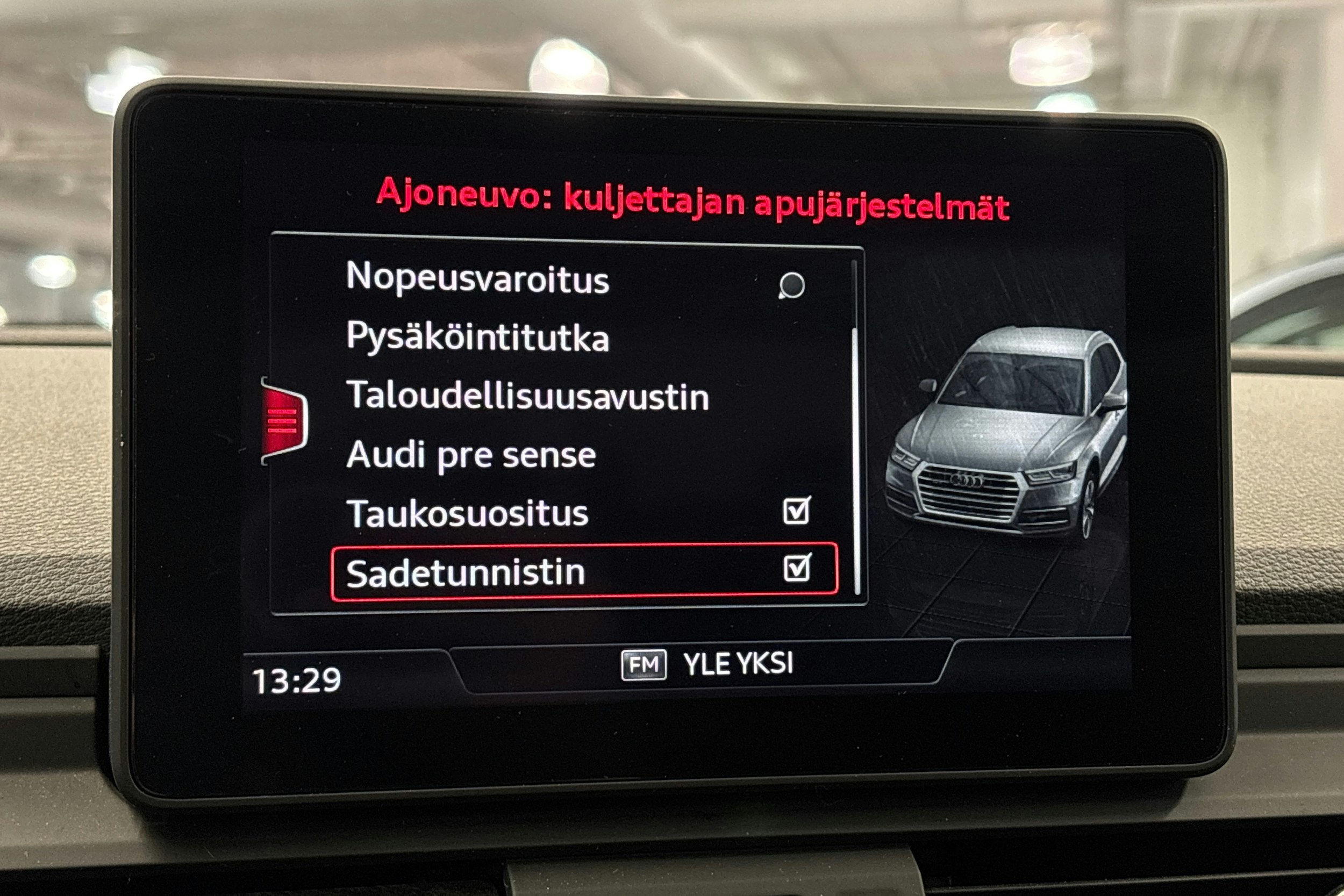musta Audi Q5 2020 kuva 25.