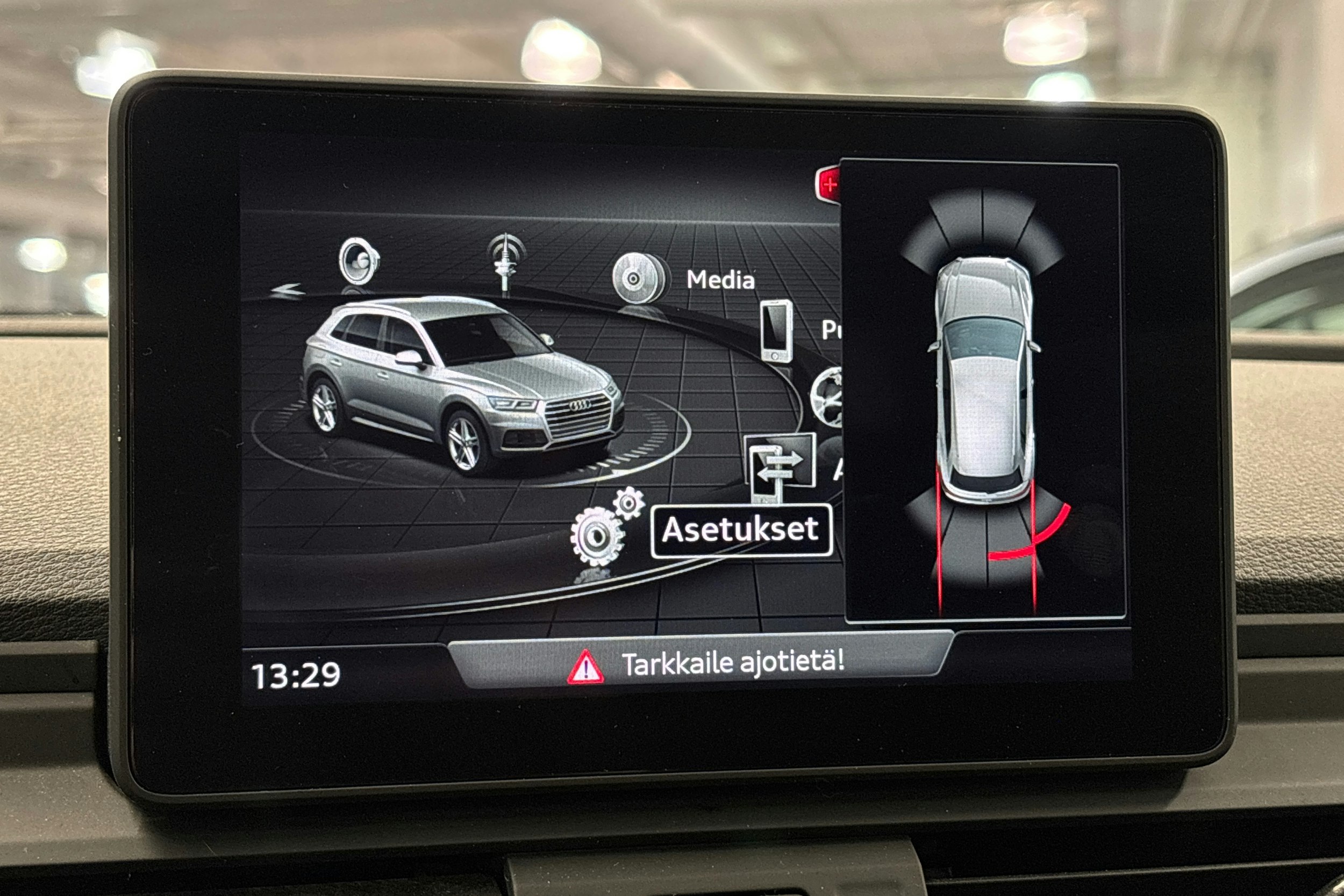 musta Audi Q5 2020 kuva 27.