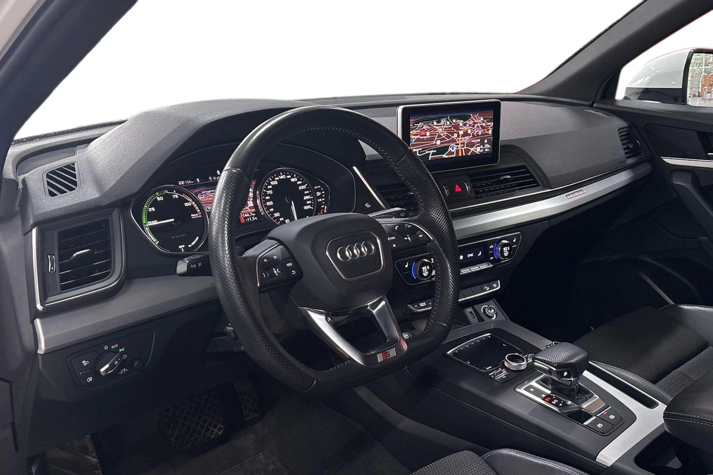 valkoinen Audi Q5 2020 kuva 3.