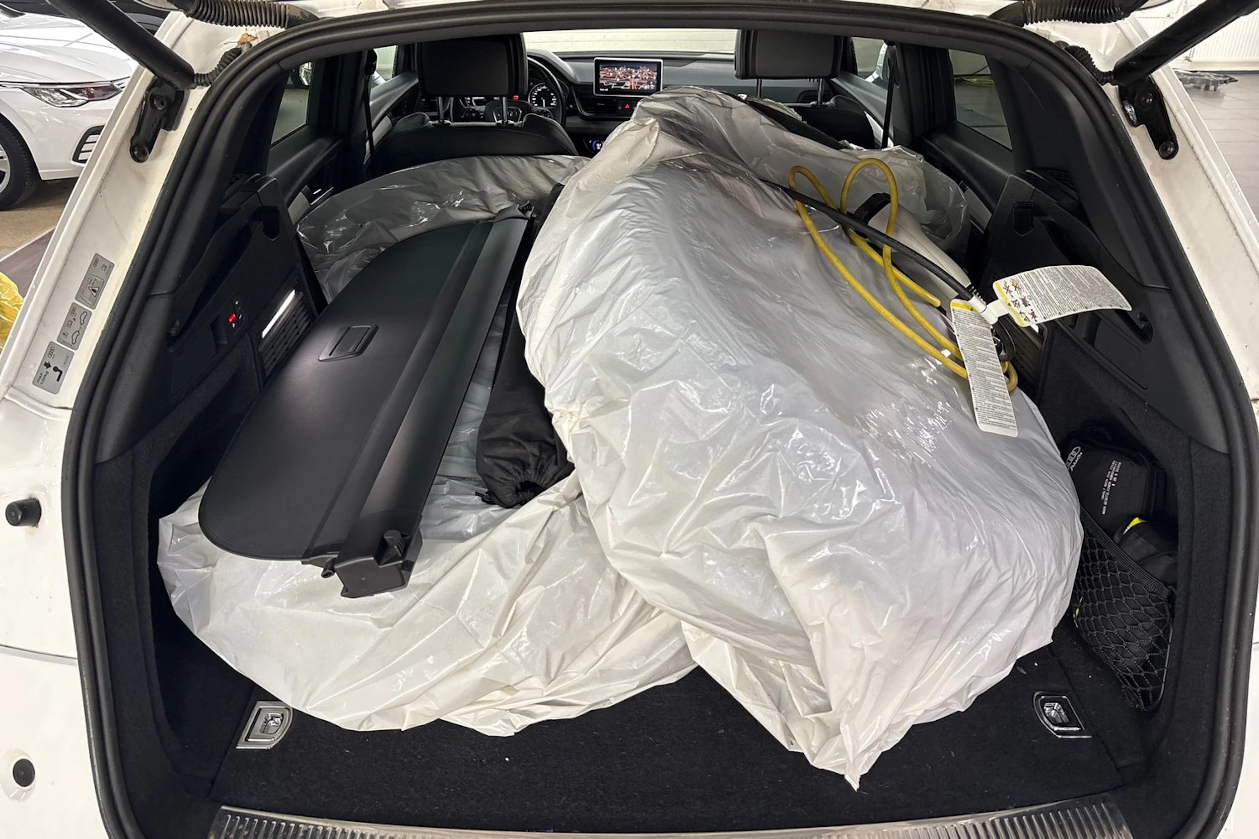 valkoinen Audi Q5 2020 kuva 4.