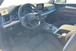 musta Audi Q5 2020 kuva 3.
