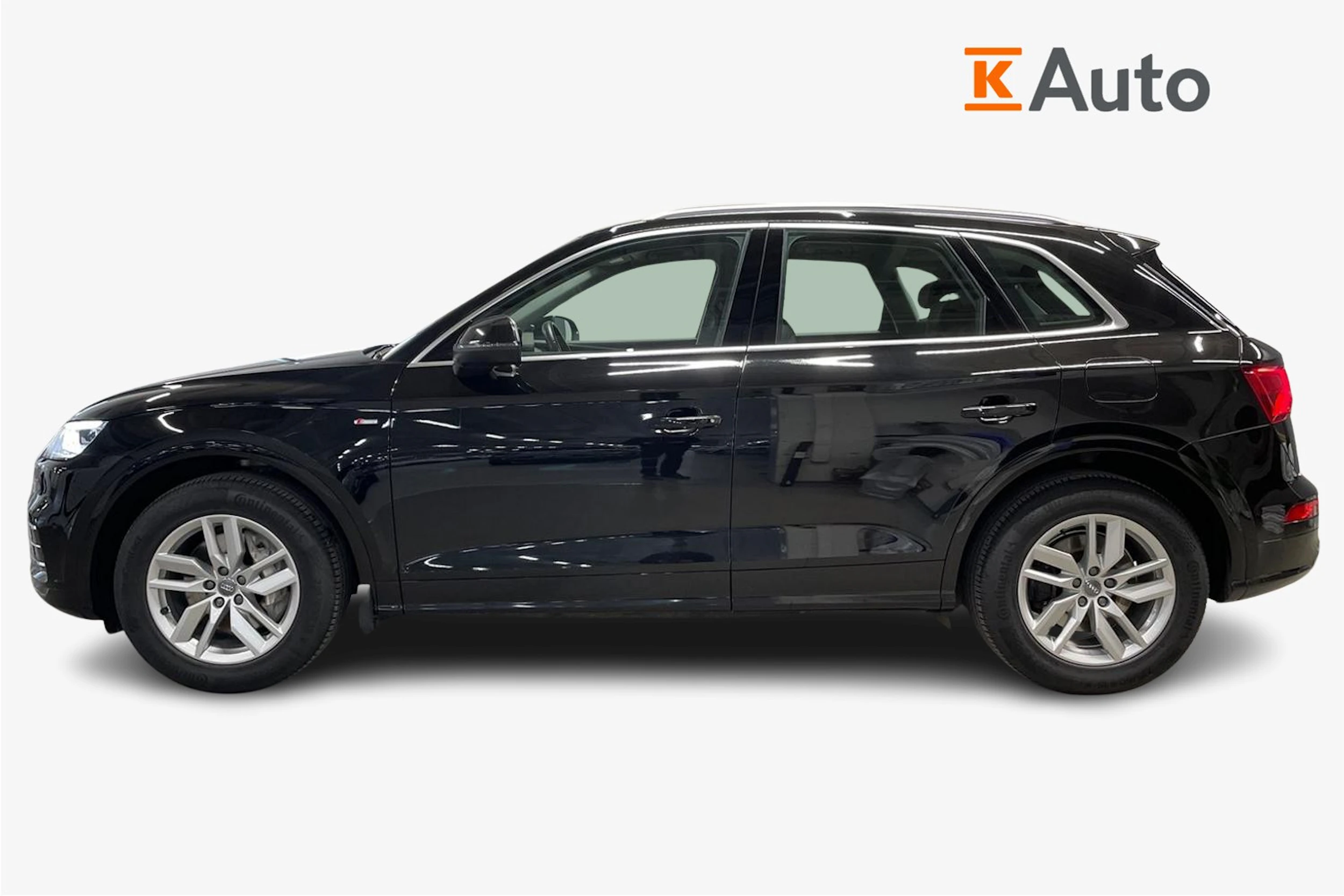 musta Audi Q5 2020 kuva 7.