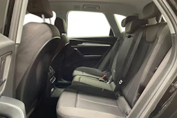 musta Audi Q5 2020 kuva 11.