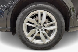 musta Audi Q5 2020 kuva 12.