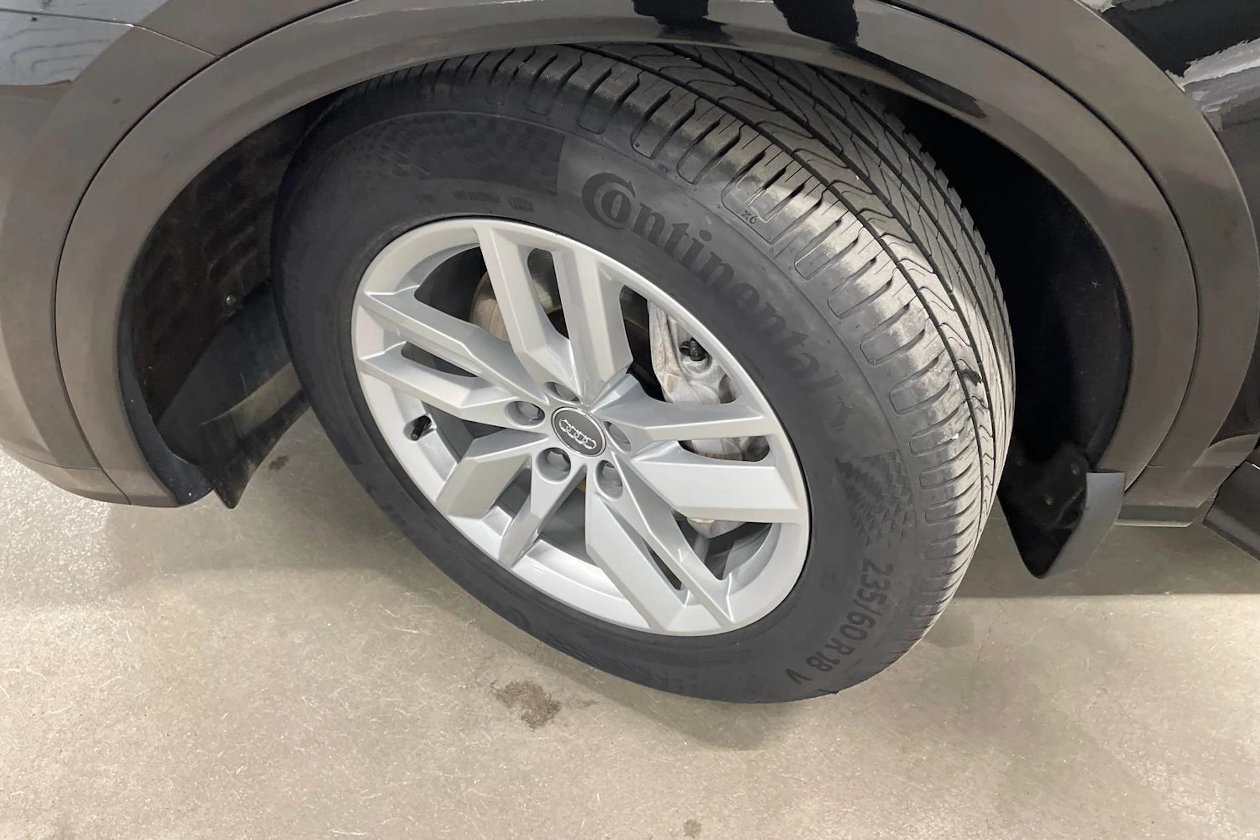 musta Audi Q5 2020 kuva 13.