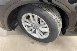 musta Audi Q5 2020 kuva 13.
