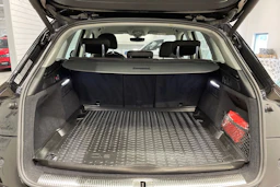 musta Audi Q5 2020 kuva 15.