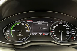 musta Audi Q5 2020 kuva 17.