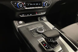 musta Audi Q5 2020 kuva 20.