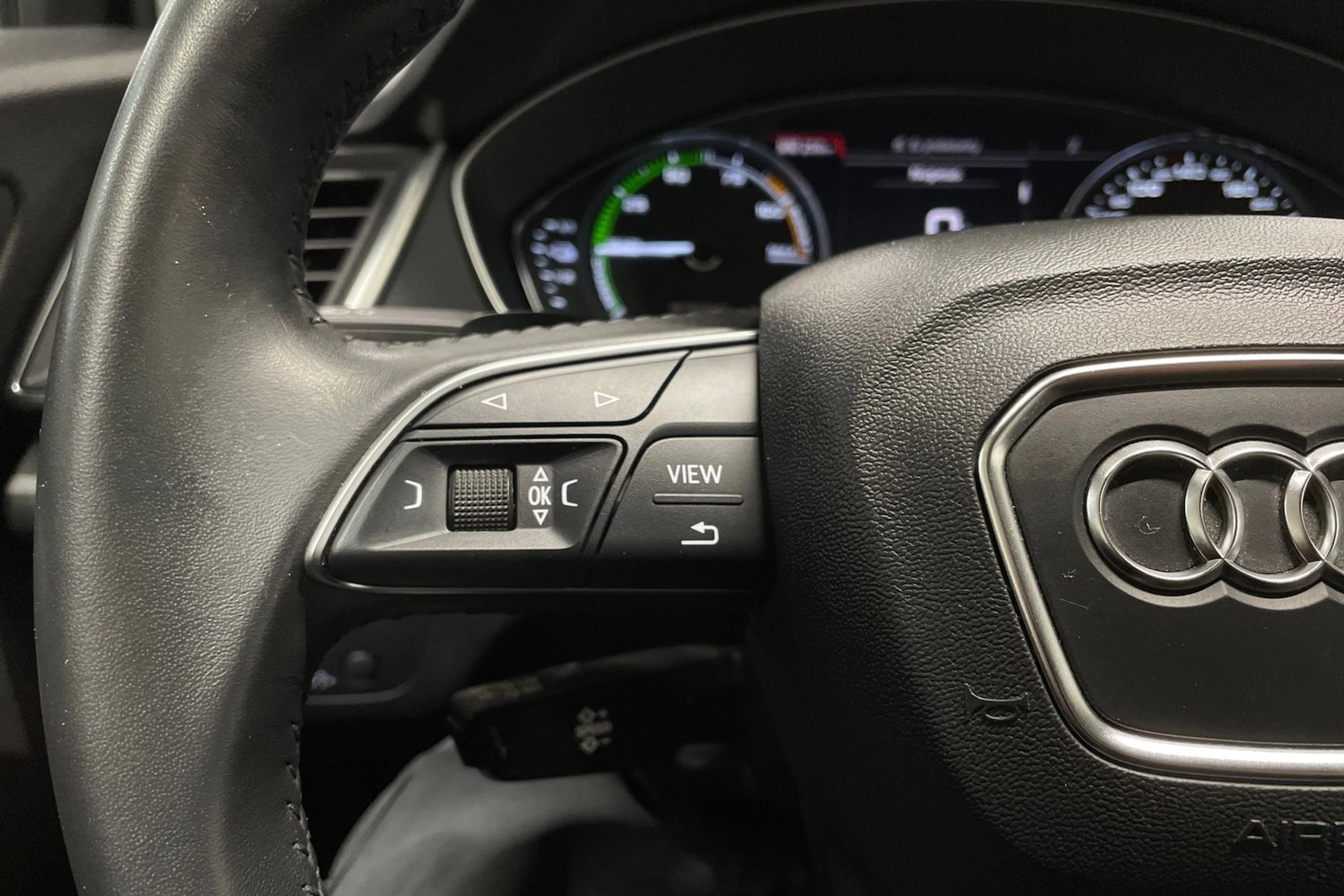 musta Audi Q5 2020 kuva 22.