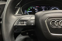 musta Audi Q5 2020 kuva 22.