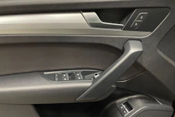 musta Audi Q5 2020 kuva 24.