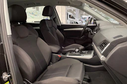 musta Audi Q5 2020 kuva 26.