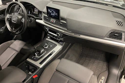 musta Audi Q5 2020 kuva 27.