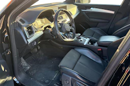 musta Audi Q5 2020 kuva 3.