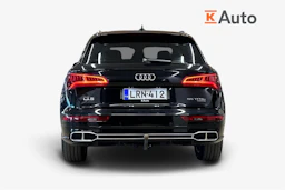 musta Audi Q5 2020 kuva 4.